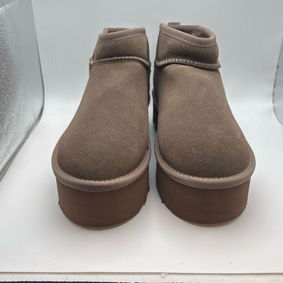 CUSHIONAIRE Cozy Womenβs Platform Ankle Boots ββGenuine Suede SIZE 9 TAUPE - Picture 2 of 7